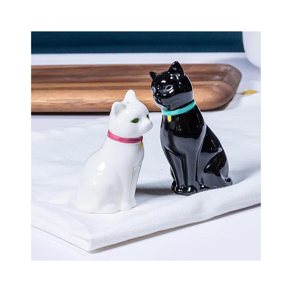 Cuddling Cats Salt & Pepper Set