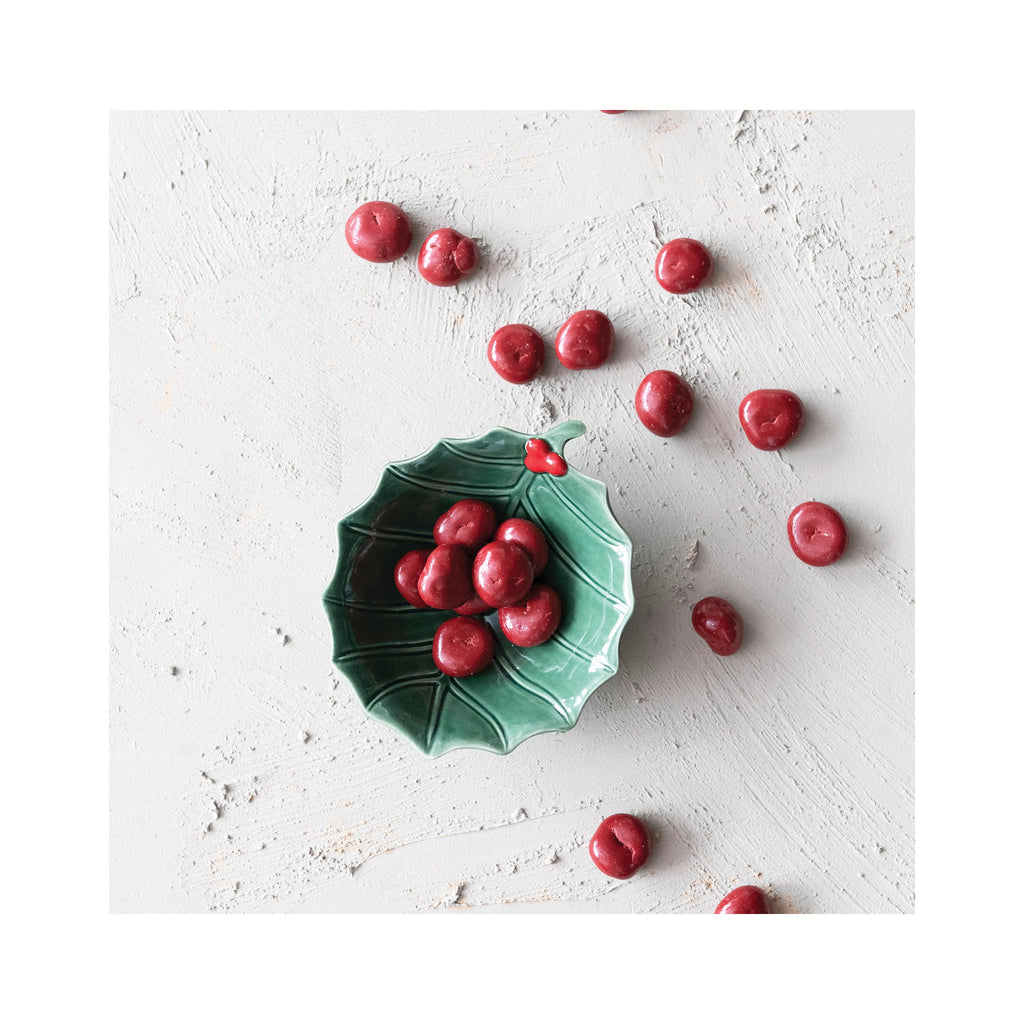 Stoneware Holly Leaf Bowl - scale