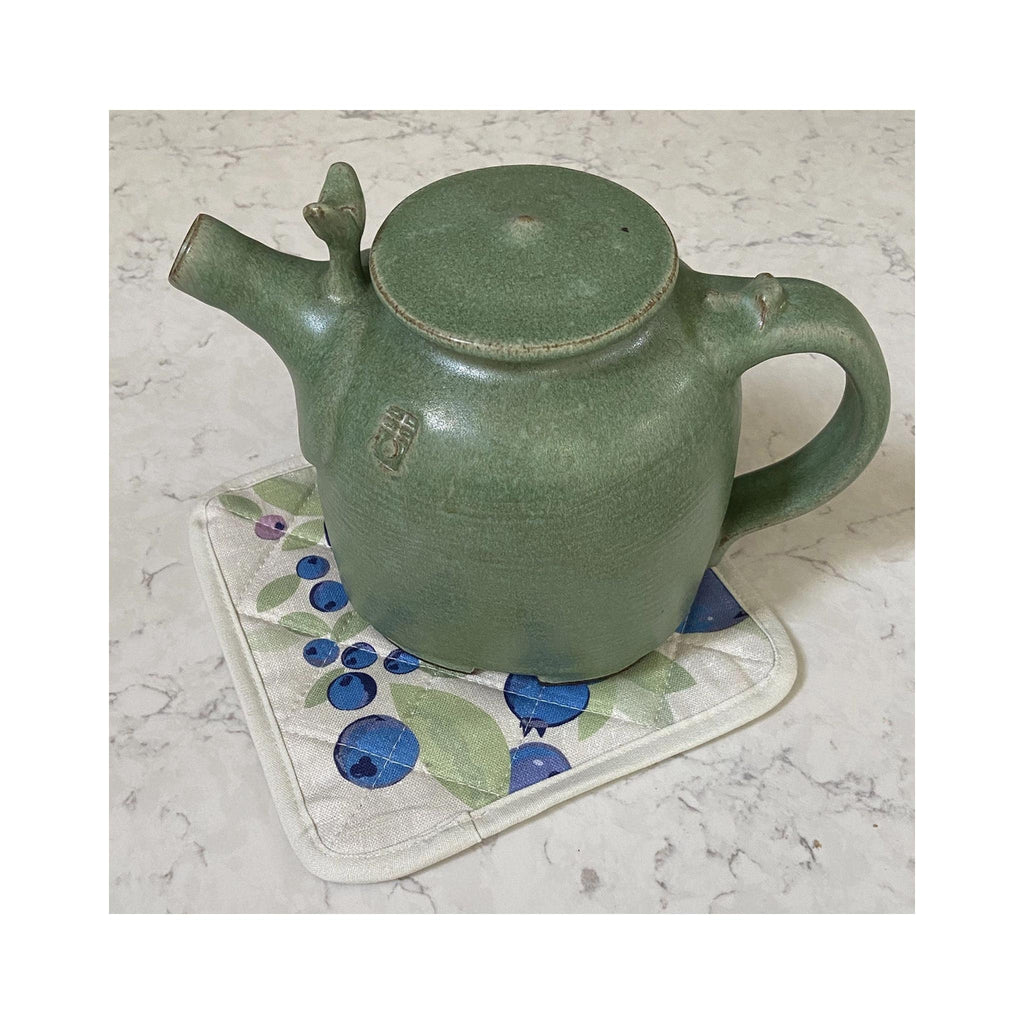 Very Berry Pot Holder - in use