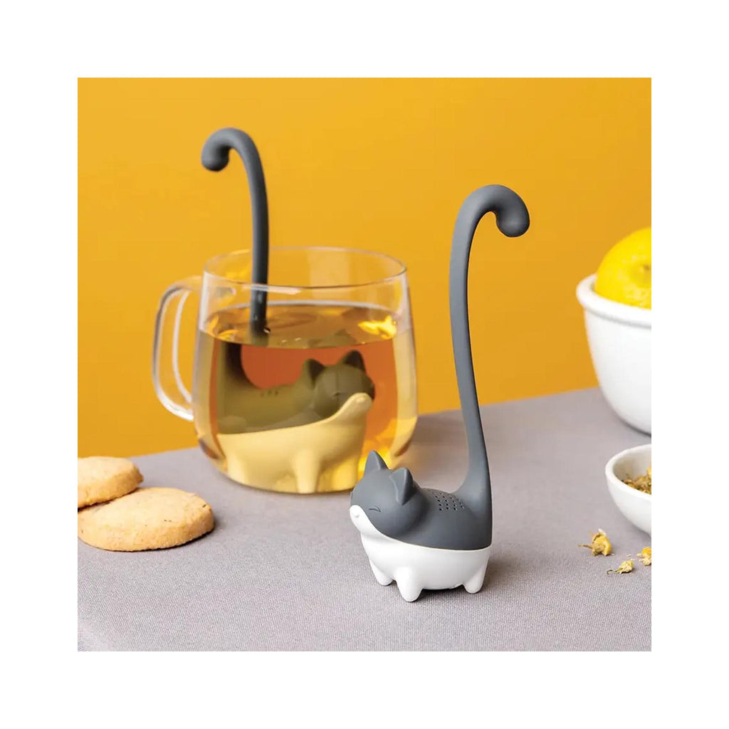 Louie Cat Tea Infuser - in use